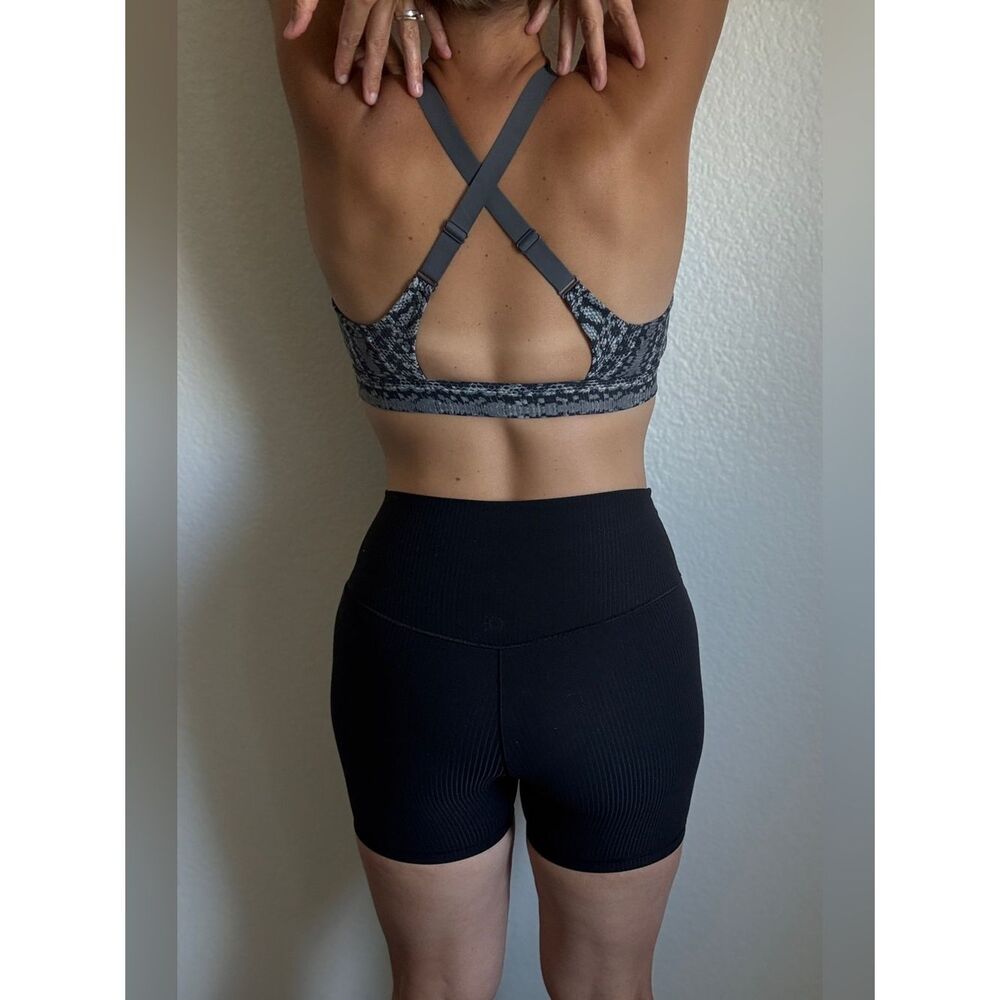 Under Armour Mid Impact Eclipse Sports Bra Snakeskin Print Adjustable - Picture 5 of 10